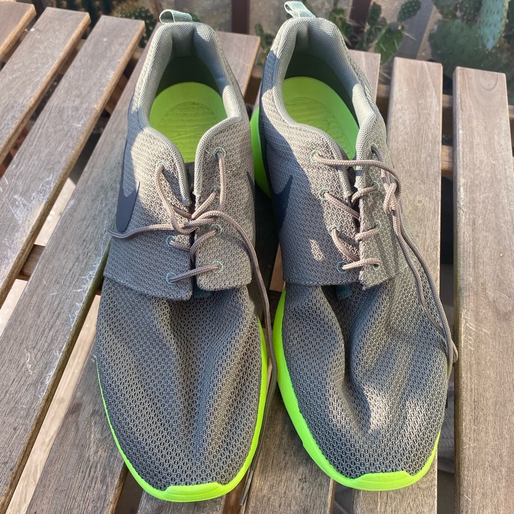 Nike Rosherun sz 12 - Picture 2 of 5